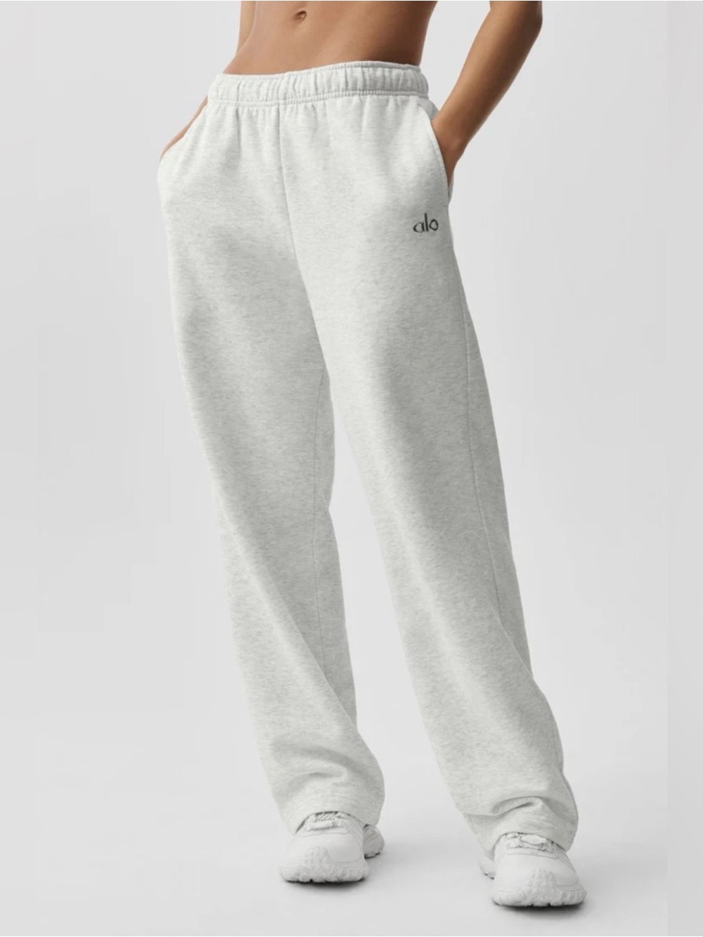 ALO Yoga Women's Light Heather Gray Relaxed Joggers